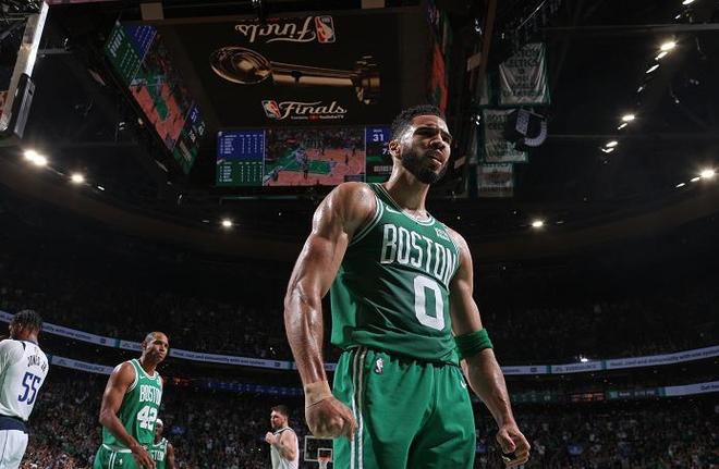 他不仅会出 他不仅会出