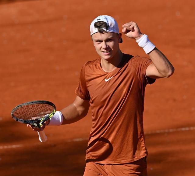 更是因辜负 更是因辜负