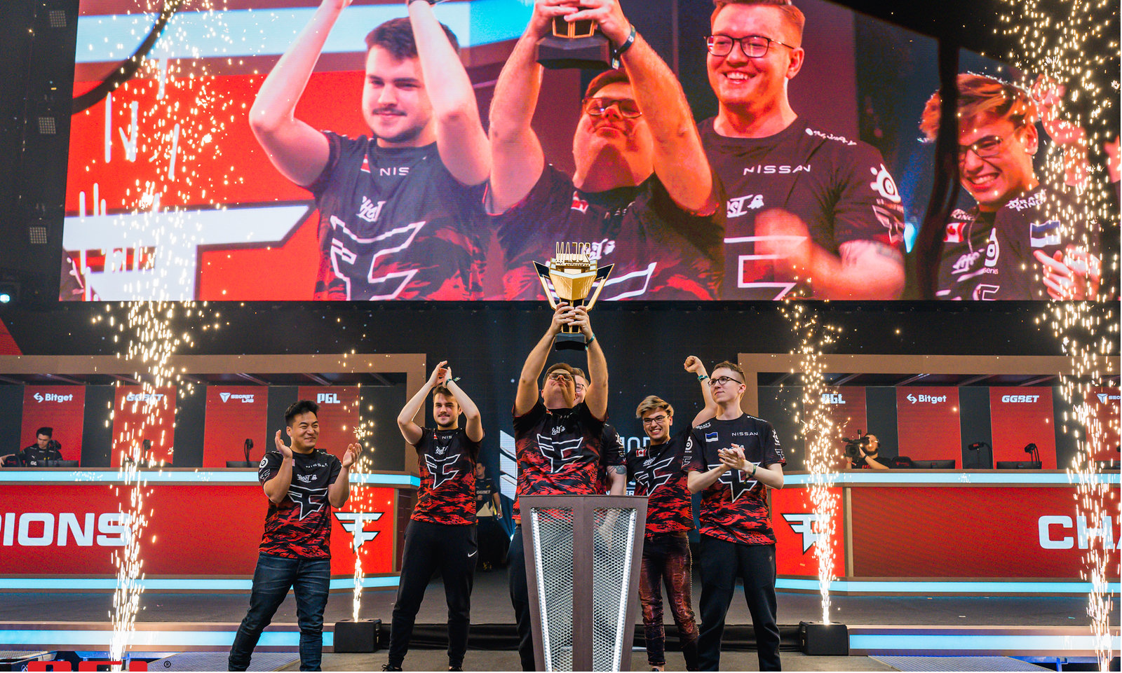 也很明显 也很明显