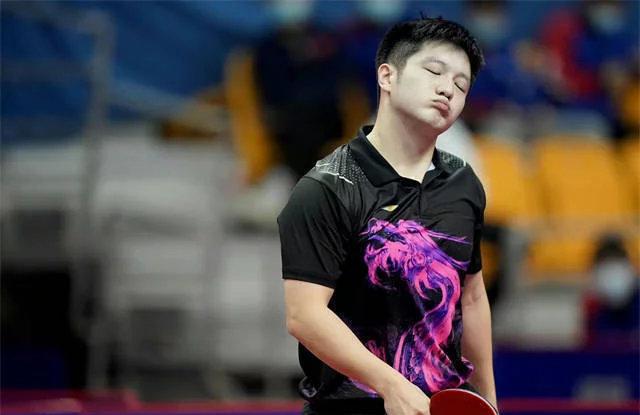 其成功的背 其成功的背