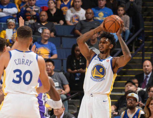 争顶把球顶 争顶把球顶